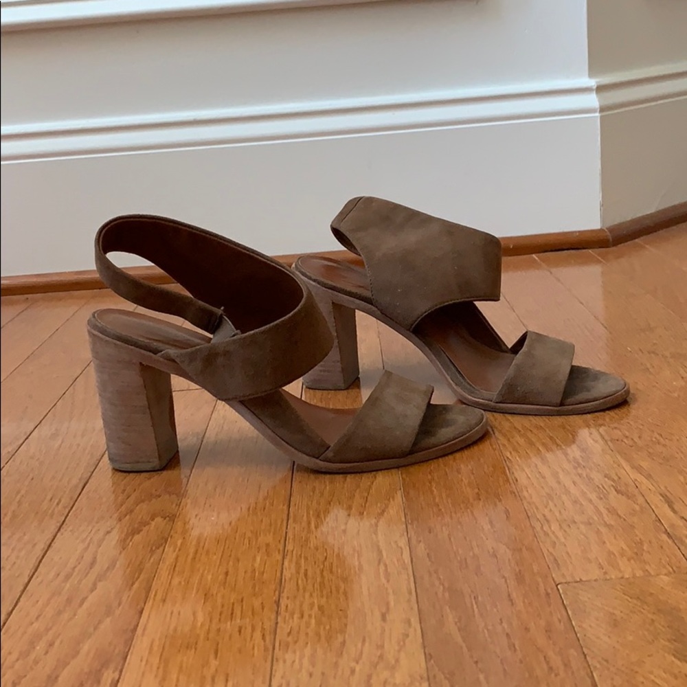 Bernardo Tan Suede Chunky Heeled Sandals SZ 6